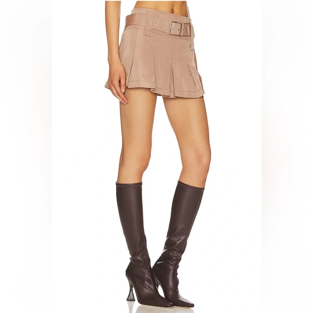 5/$15 MUST BUNDLE H:ours x Revolve Ariella Mini Skirt in Khaki Brown - Picture 3 of 8